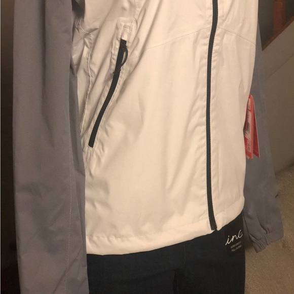 The North Face Women's Resolve Windproof Jacket Size  ,xxl - Picture 3 of 6